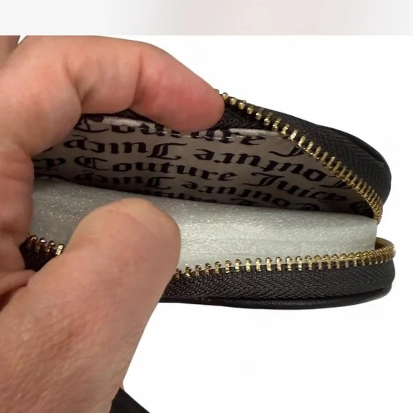NEW Juicy Couture Black Heart Wristlet - Picture 3 of 3